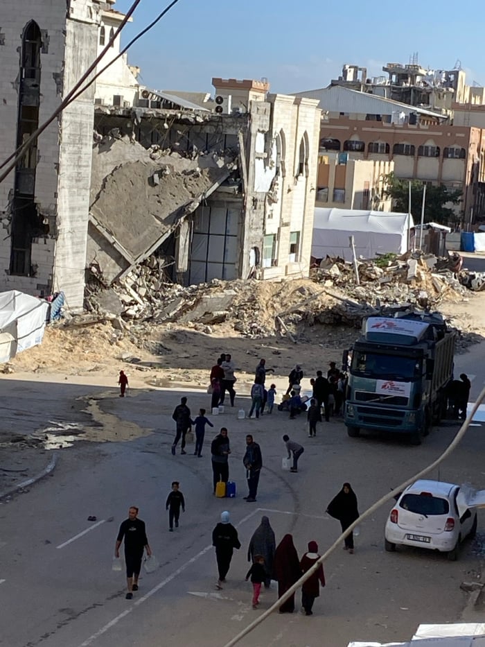 Khan Yunis residents navigate daily life amid widespread destruction