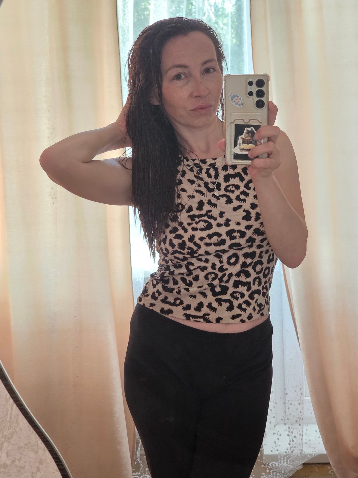 Mirror selfie in leopard-print top and leggings
