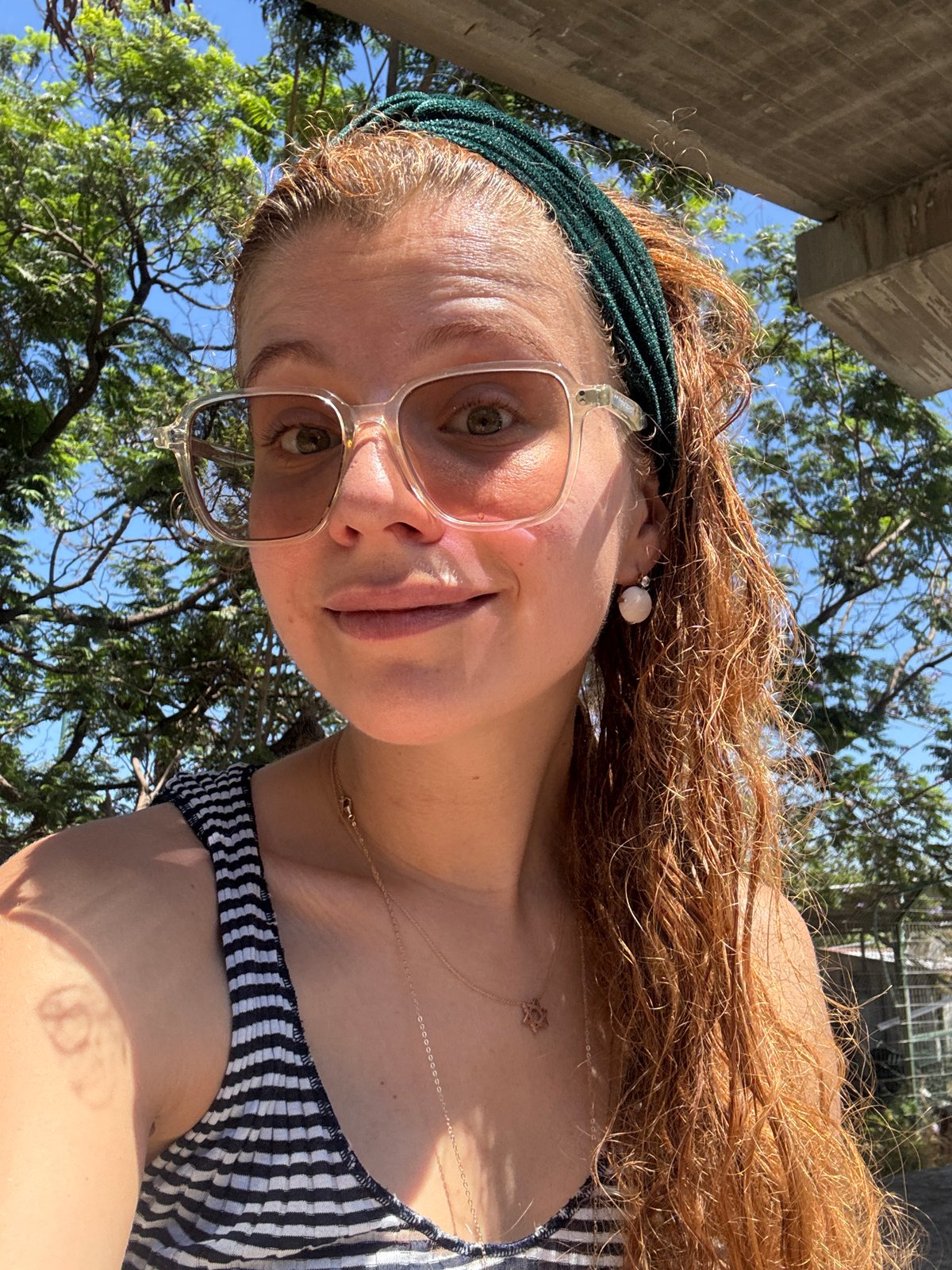 Ramat HaSharon street scenes with selfie and group walking