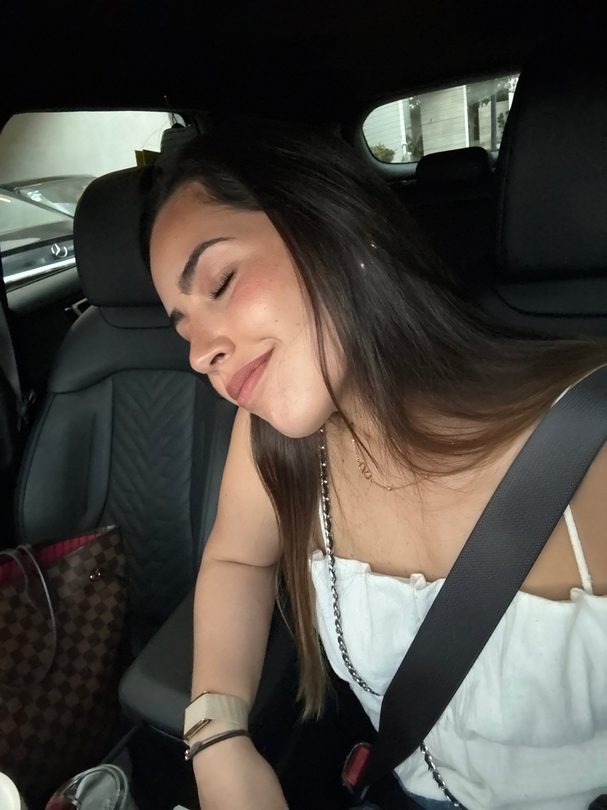 Woman observed resting in car seat in Santa Clara Ocoyucan