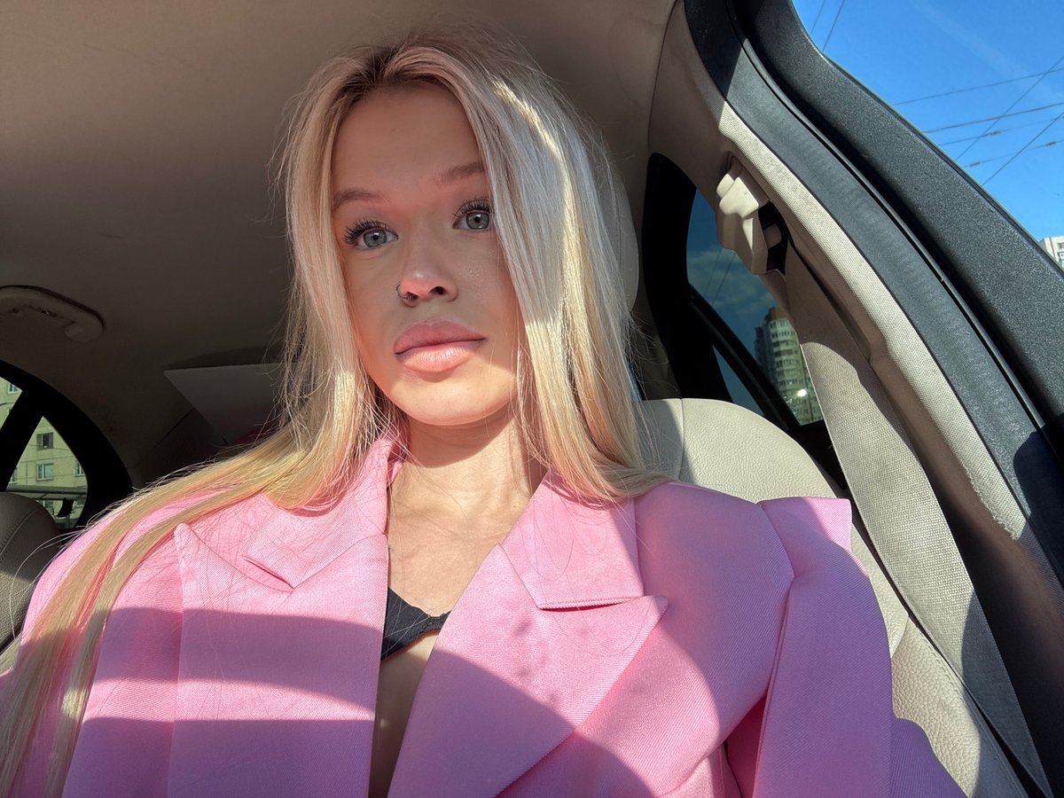 Pink blazer, Mercedes selfies, and a flower shop in St. Petersburg