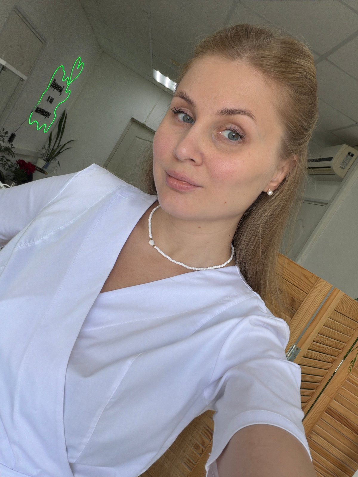 Women document morning moments across Chaikovsky indoor spaces