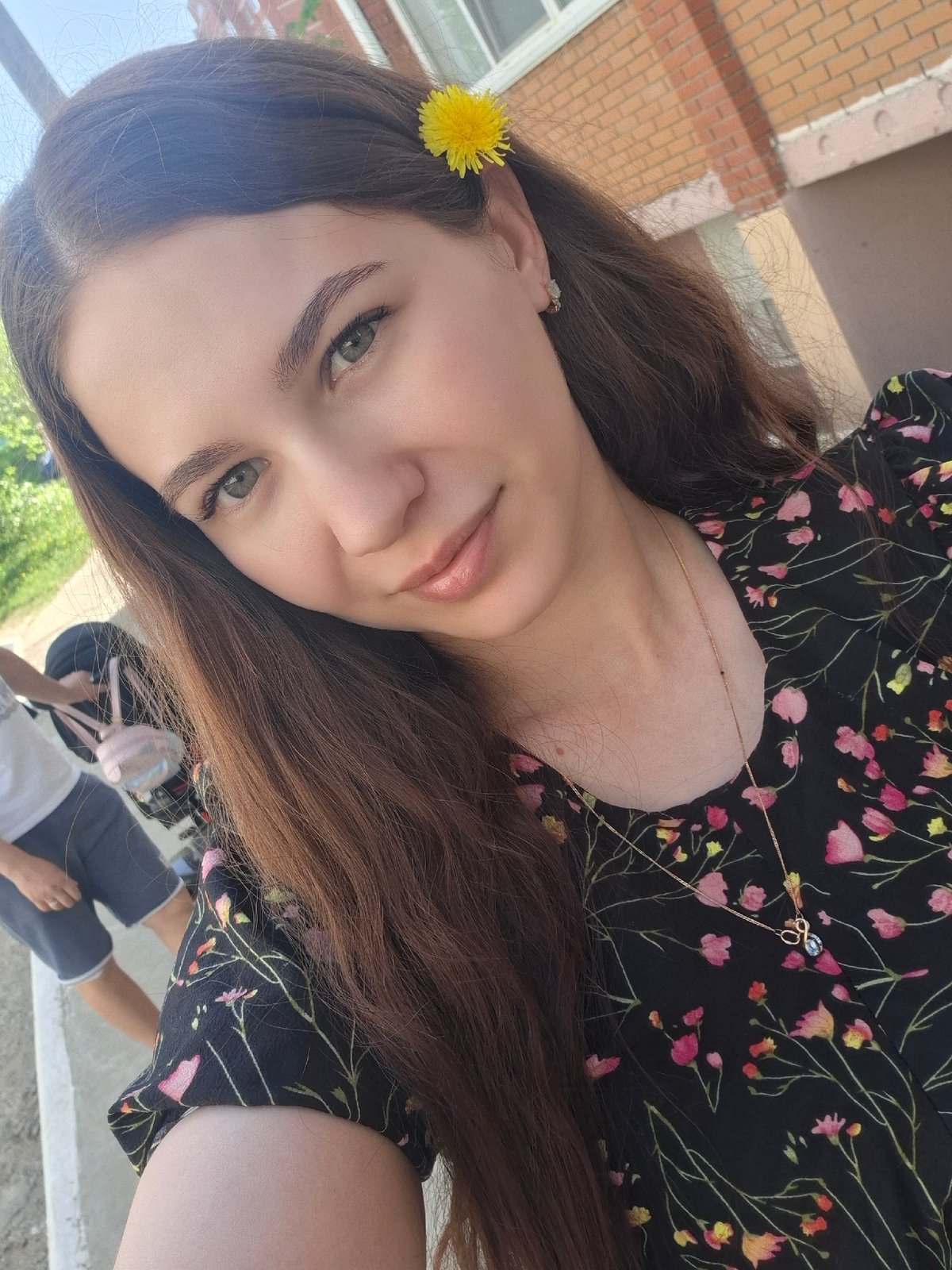 Ordinary moments captured across Chaikovsky, Russia on spring afternoon