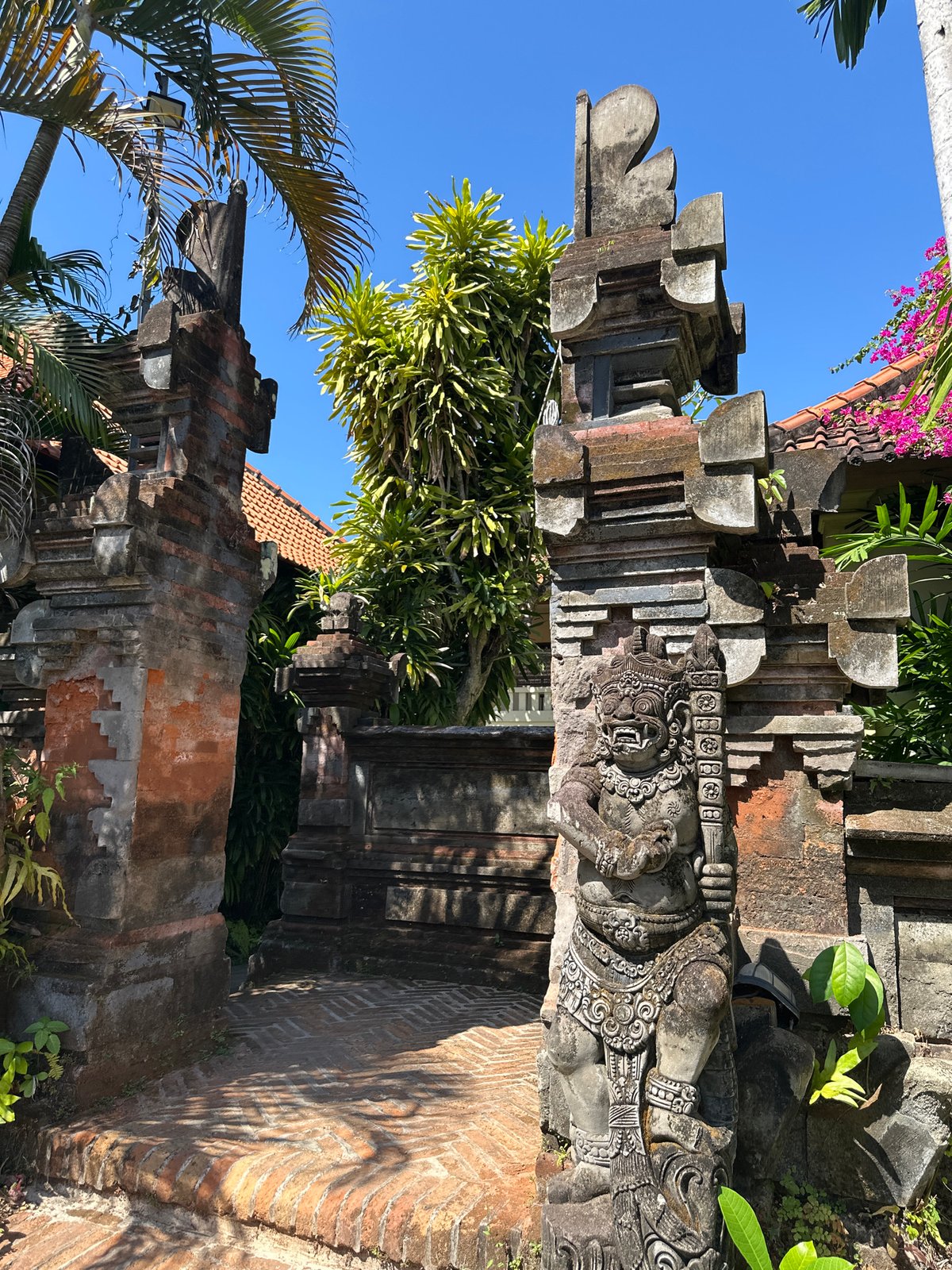 Street scenes and stone carvings across a Denpasar neighborhood