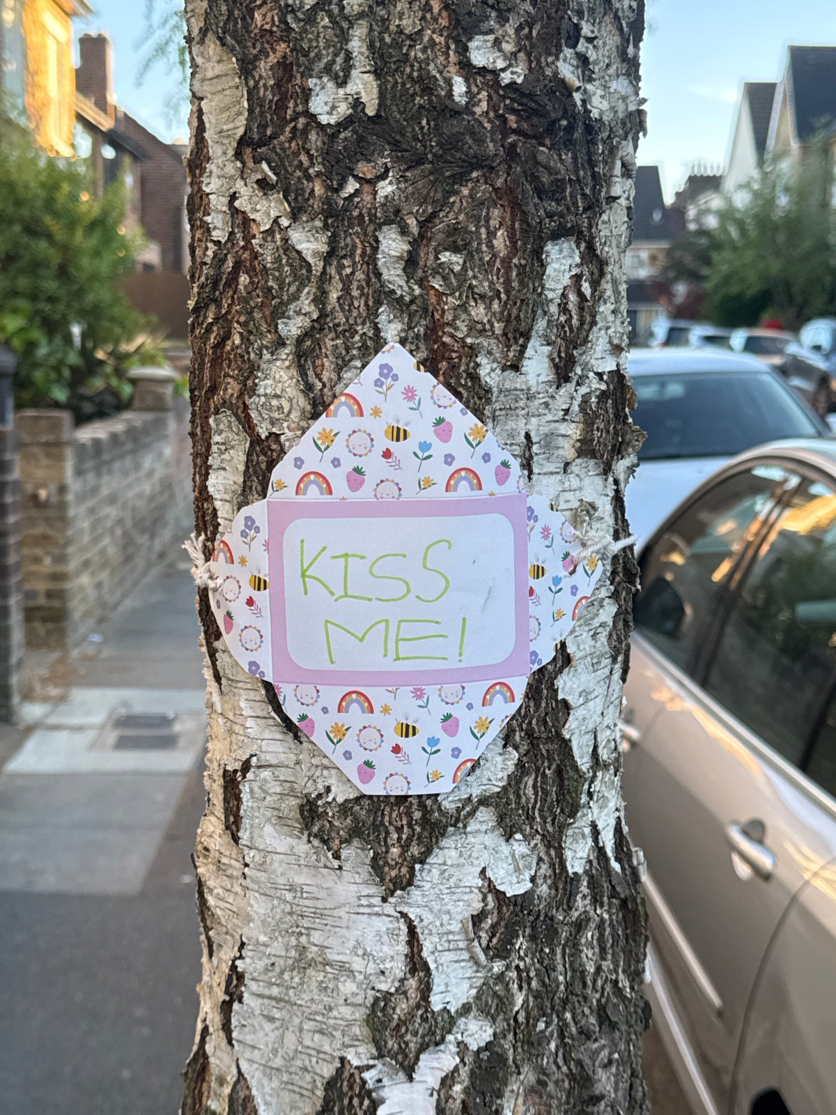 London observer captures tree branch and brick building details