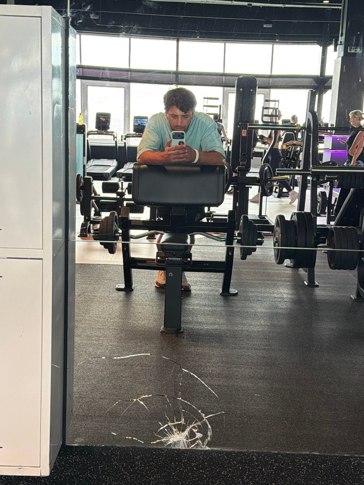 Mirror selfie moment at a Krasnoyarsk gym