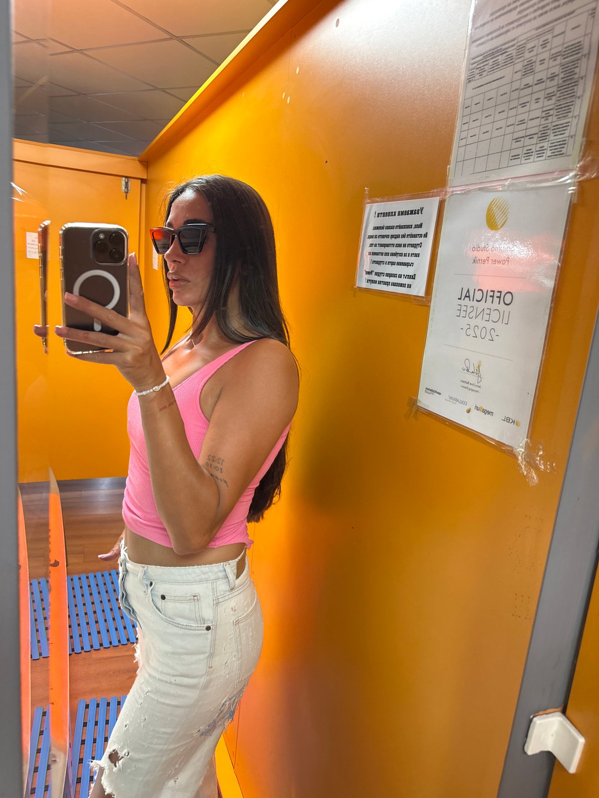 Selfie session at a Pernik tanning salon, July 2026