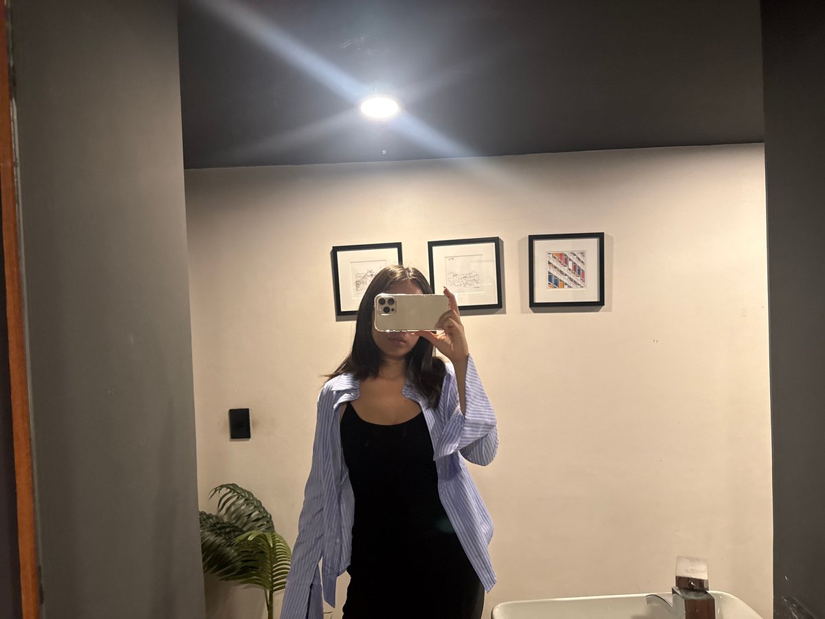 Casual indoor moments captured in San Bernardino Tlaxcalancingo