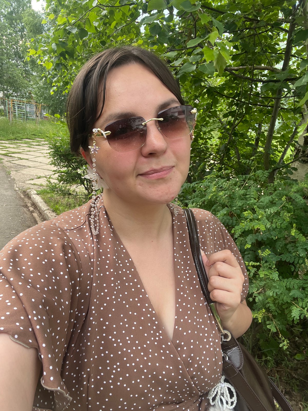 Style and concrete: a moment outside an aging Ust-Ilimsk block