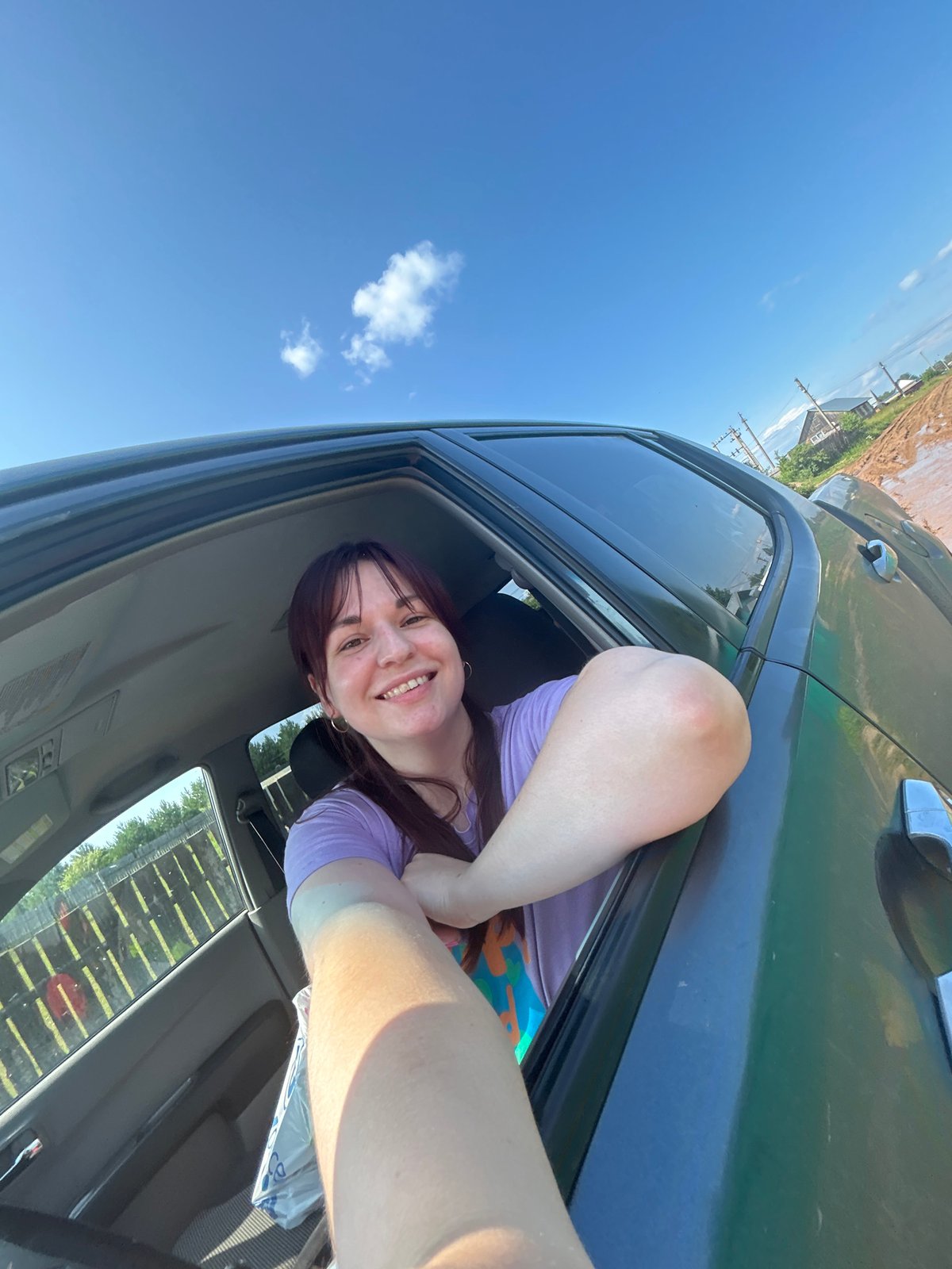 Casual car-side photos and a flower shot in Foki