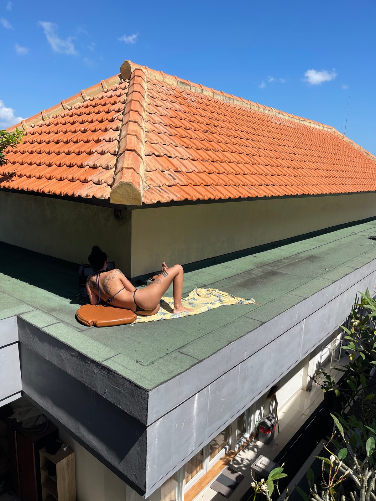 Rooftop relaxation and millipede spotting in Kuta