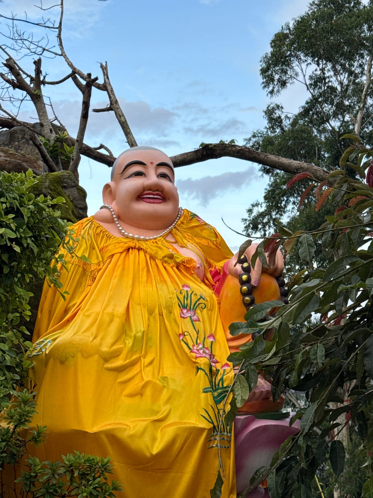 Buddhist statues and temple grounds at Lâm Viên Square, Đà Lạt