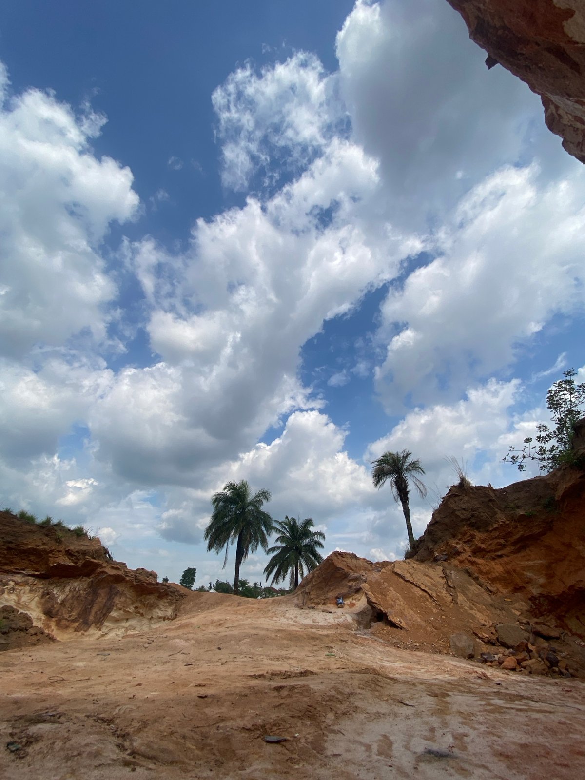 Man stands in rocky terrain near Igbara canyon