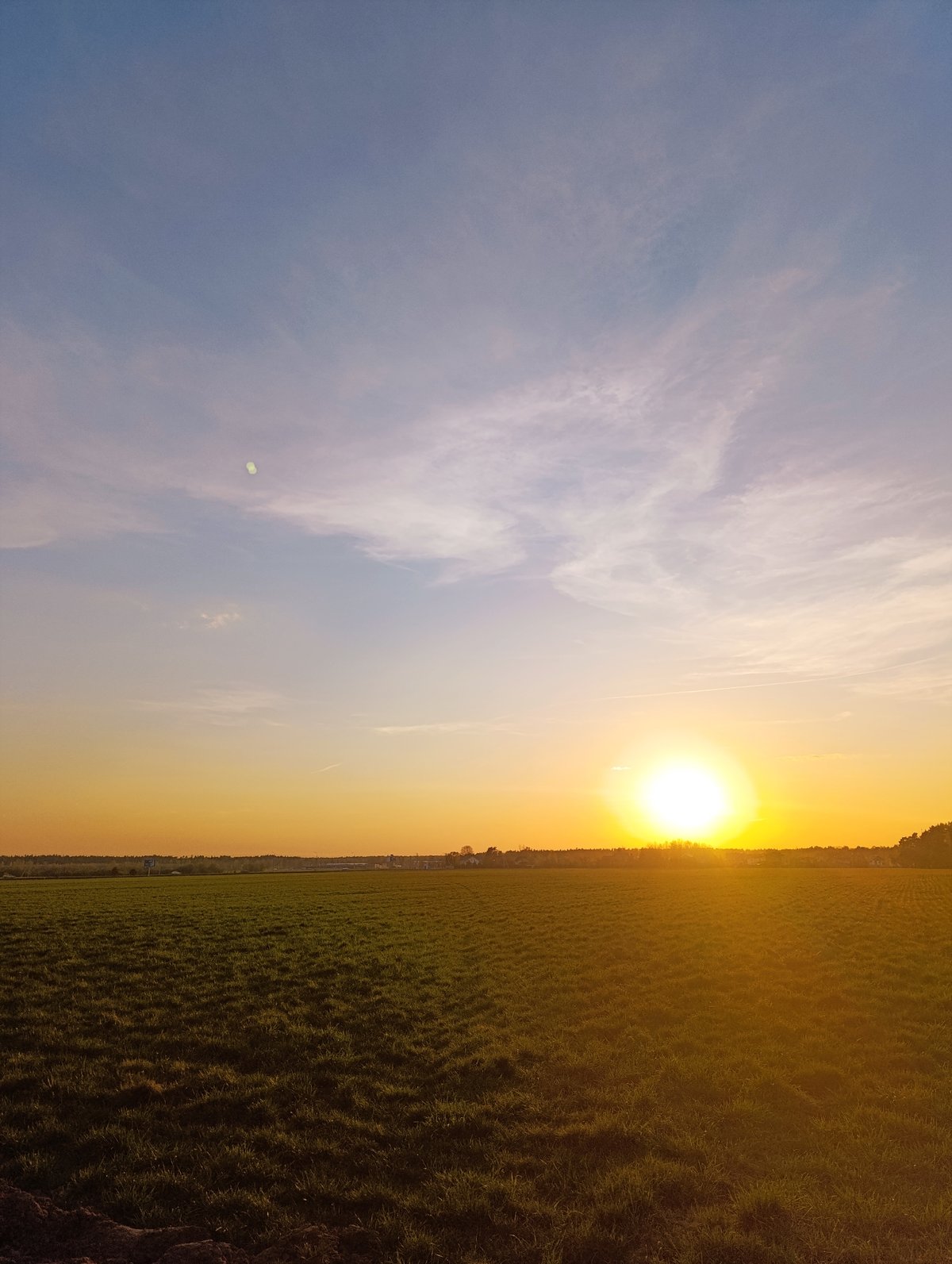 Sunset moments captured across Chernogolovka countryside by multiple witnesses