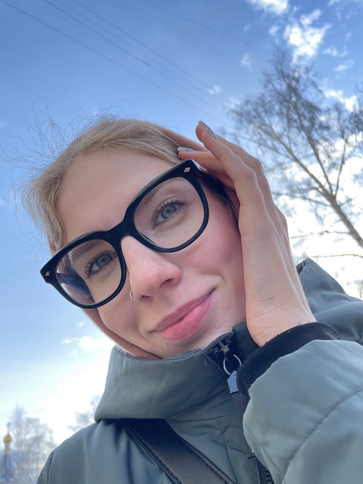 Spring afternoon moments captured across Izhevsk playgrounds and streets