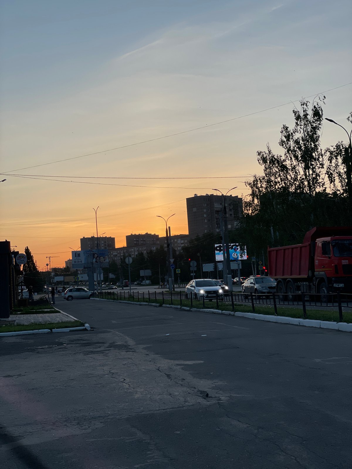 Spring evening captured in Izhevsk: dandelions and sunset moments