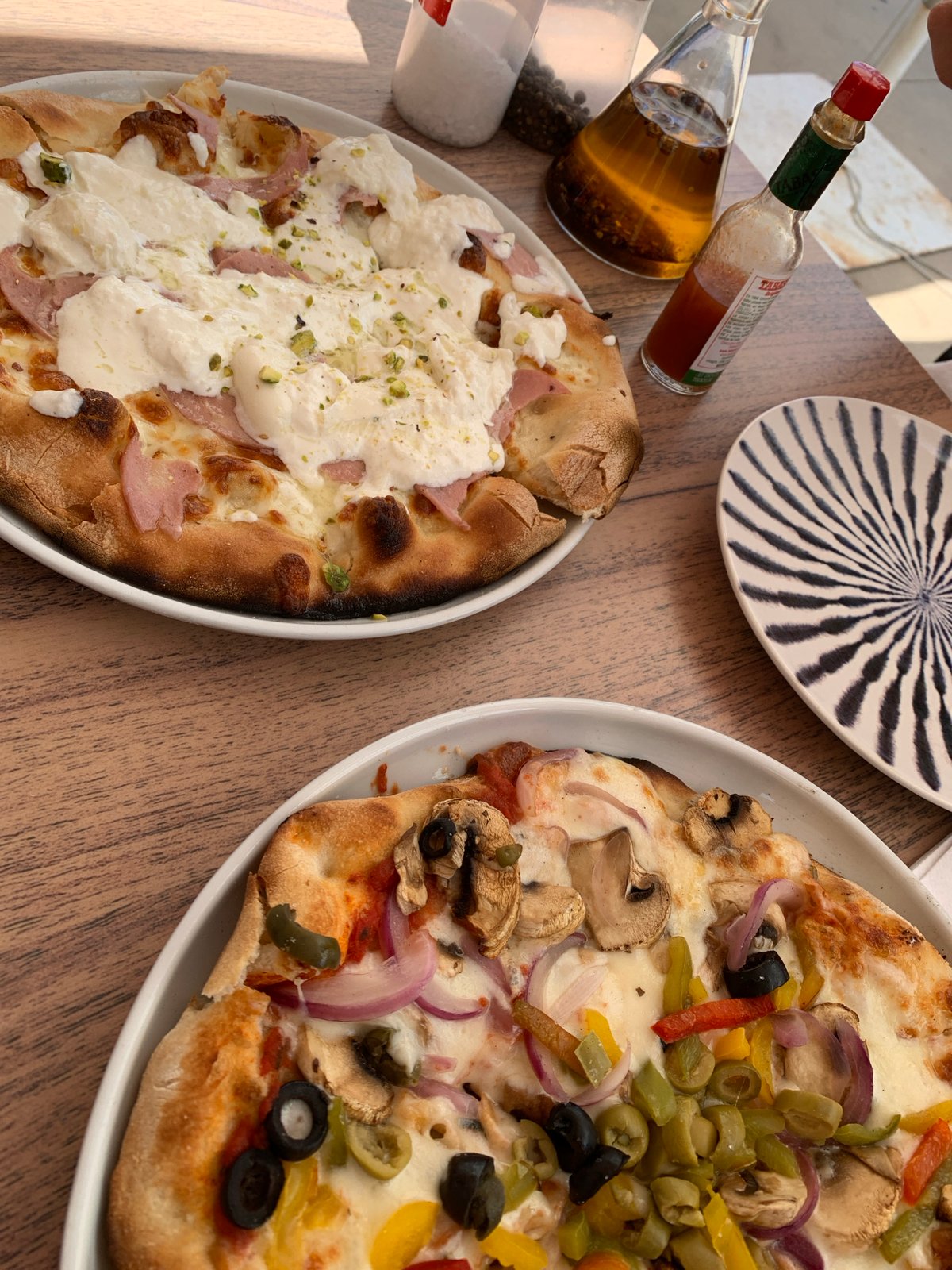 Pizza lunch and street wandering in Badalona on a sunny afternoon