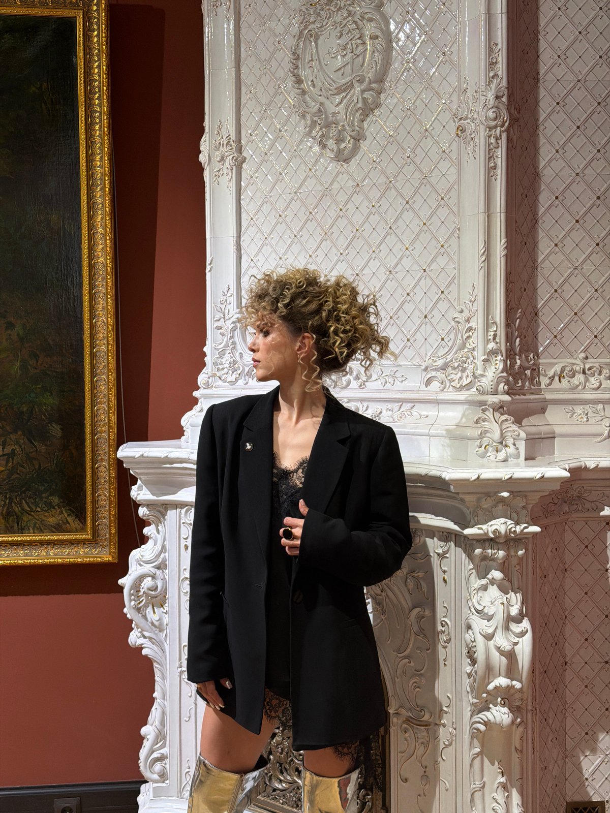 Woman tours National Museum of Tatarstan in Kazan