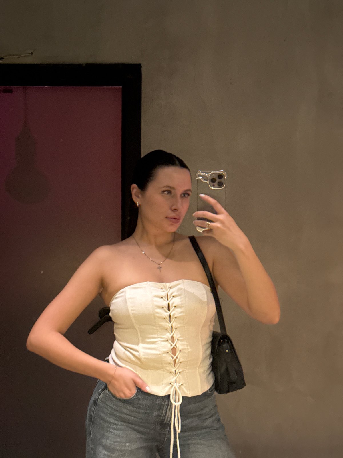 Woman documents evening out at Odintsovo bar with selfies