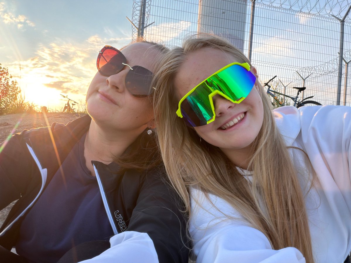 Outdoor photo session with bright sunglasses in Chaikovsky