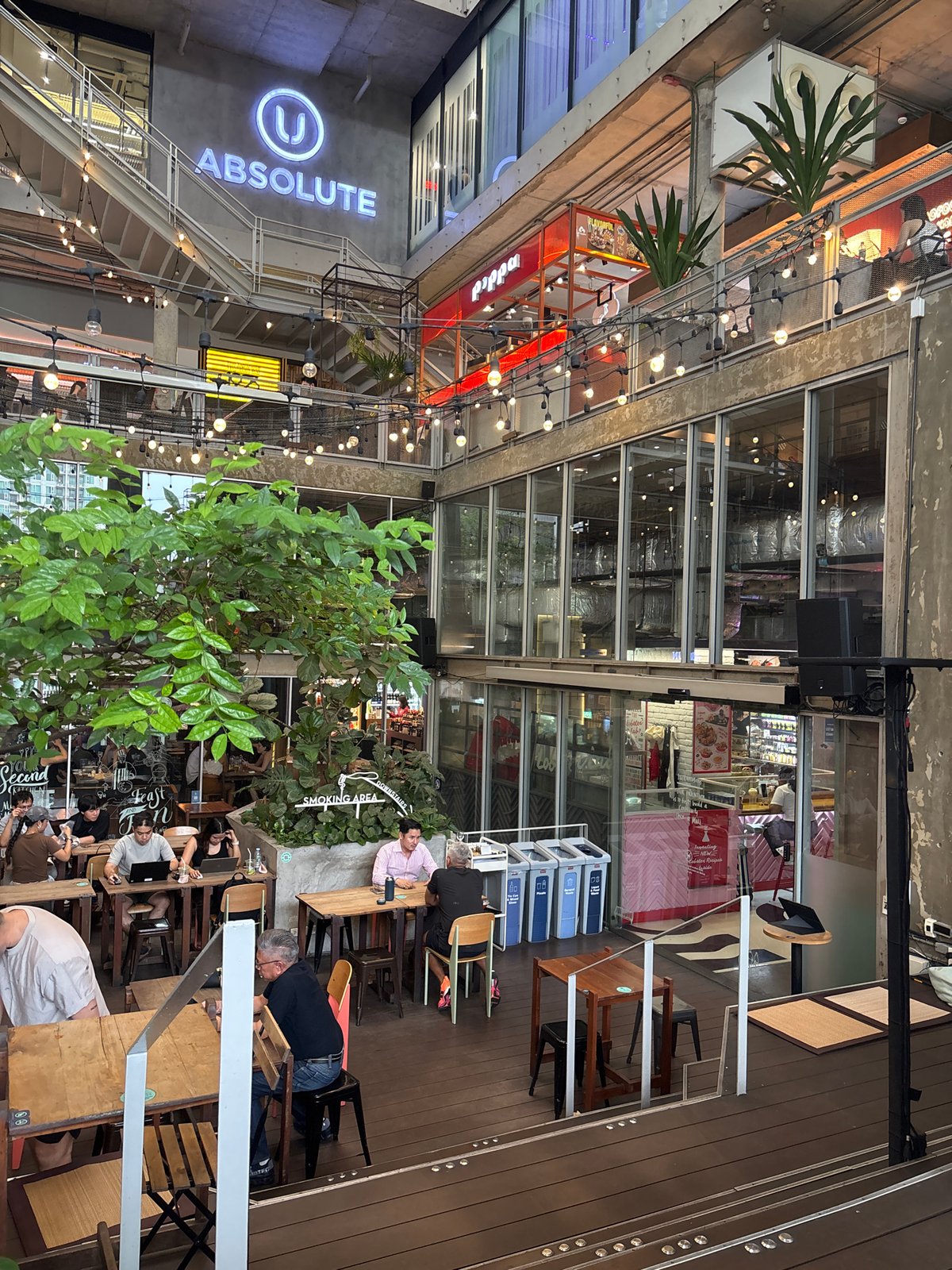 Morning dining activity documented at Bangkok commercial complex