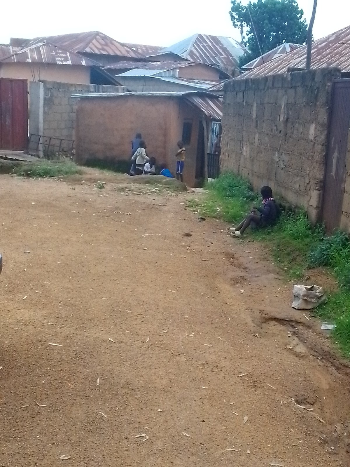 Everyday life beside a polluted river in a low-income neighborhood