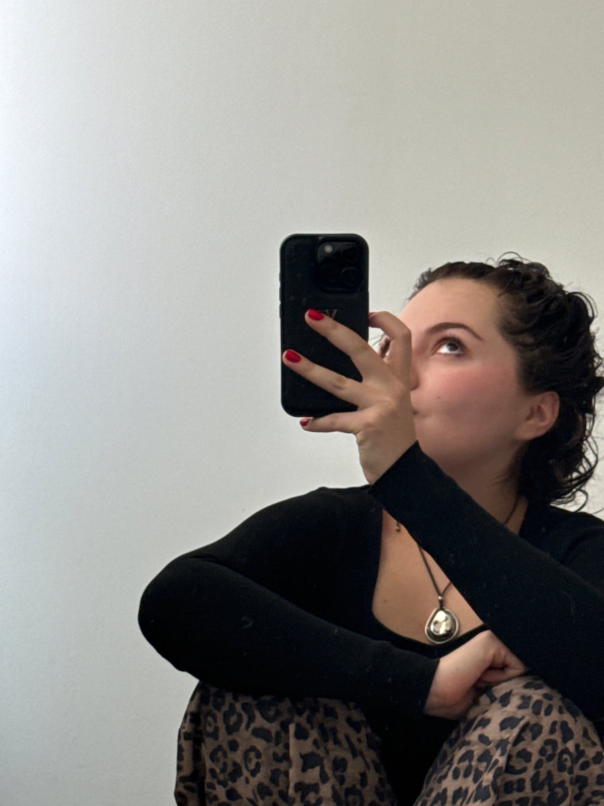 Woman documents evening with pet cat in Mexico City