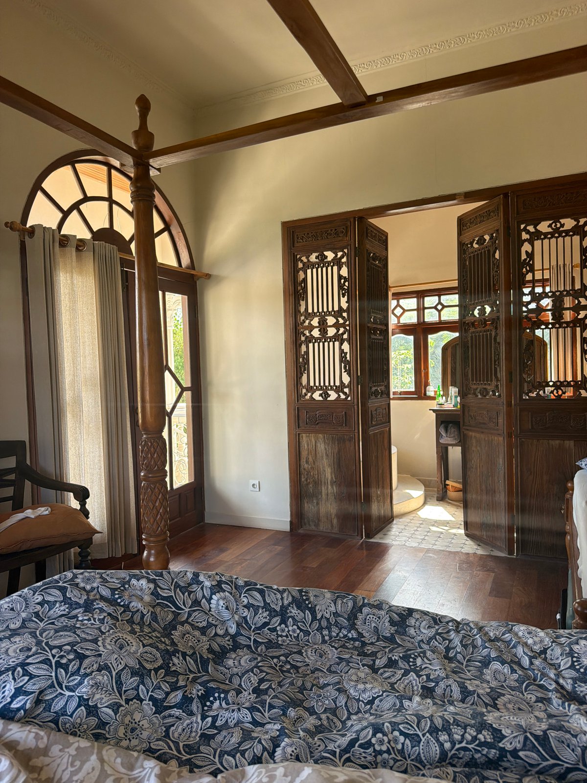 Tourist documents luxury stay in North Kuta, Indonesia