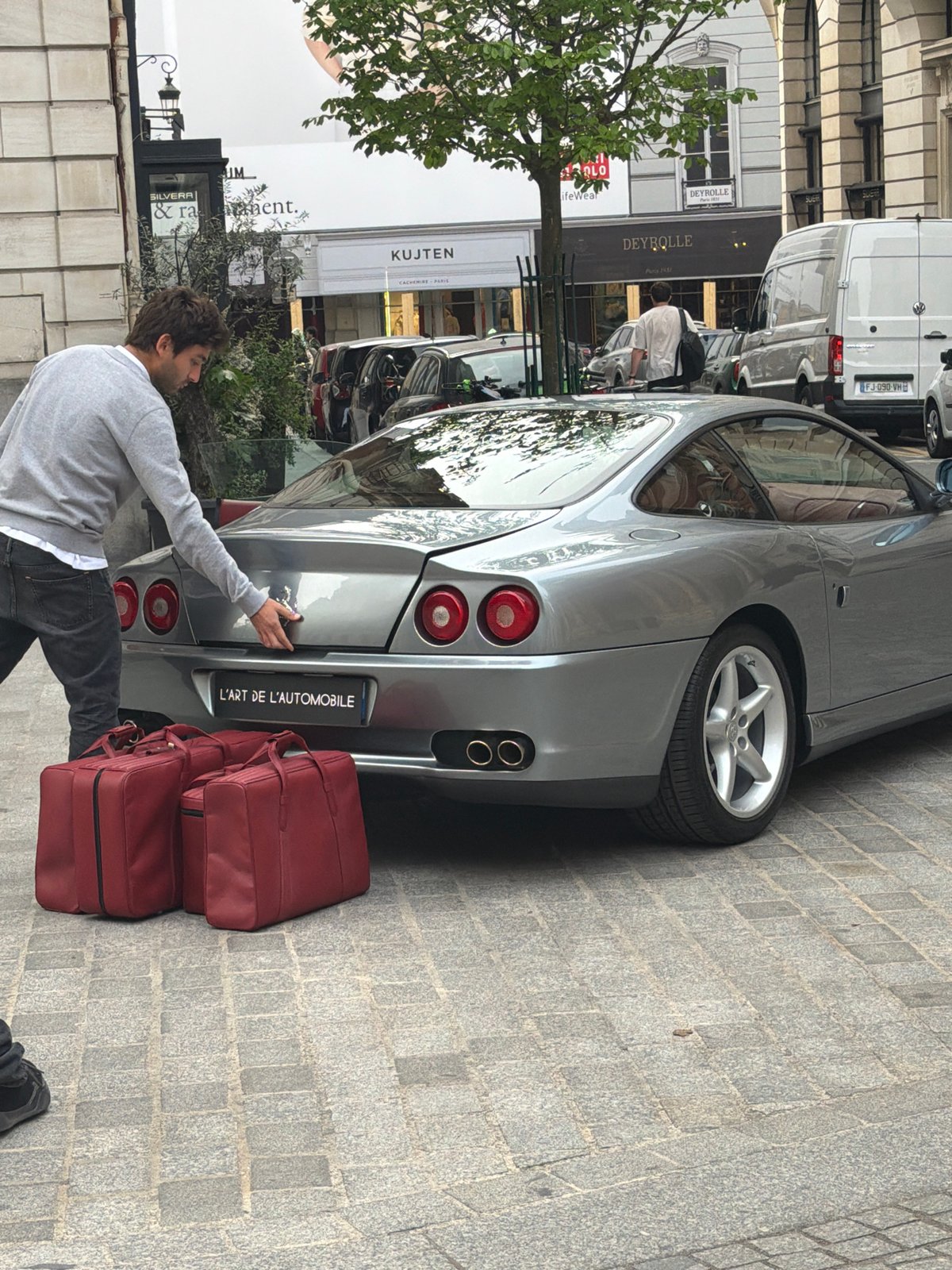 Single witness documents eight everyday Paris scenes over three hours