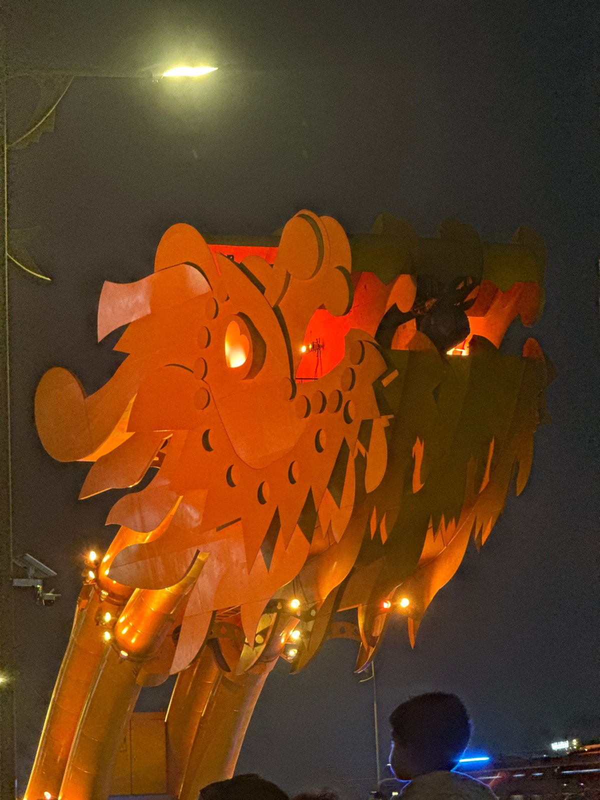 Illuminated lion head structure spotted on Đà Nẵng bridge