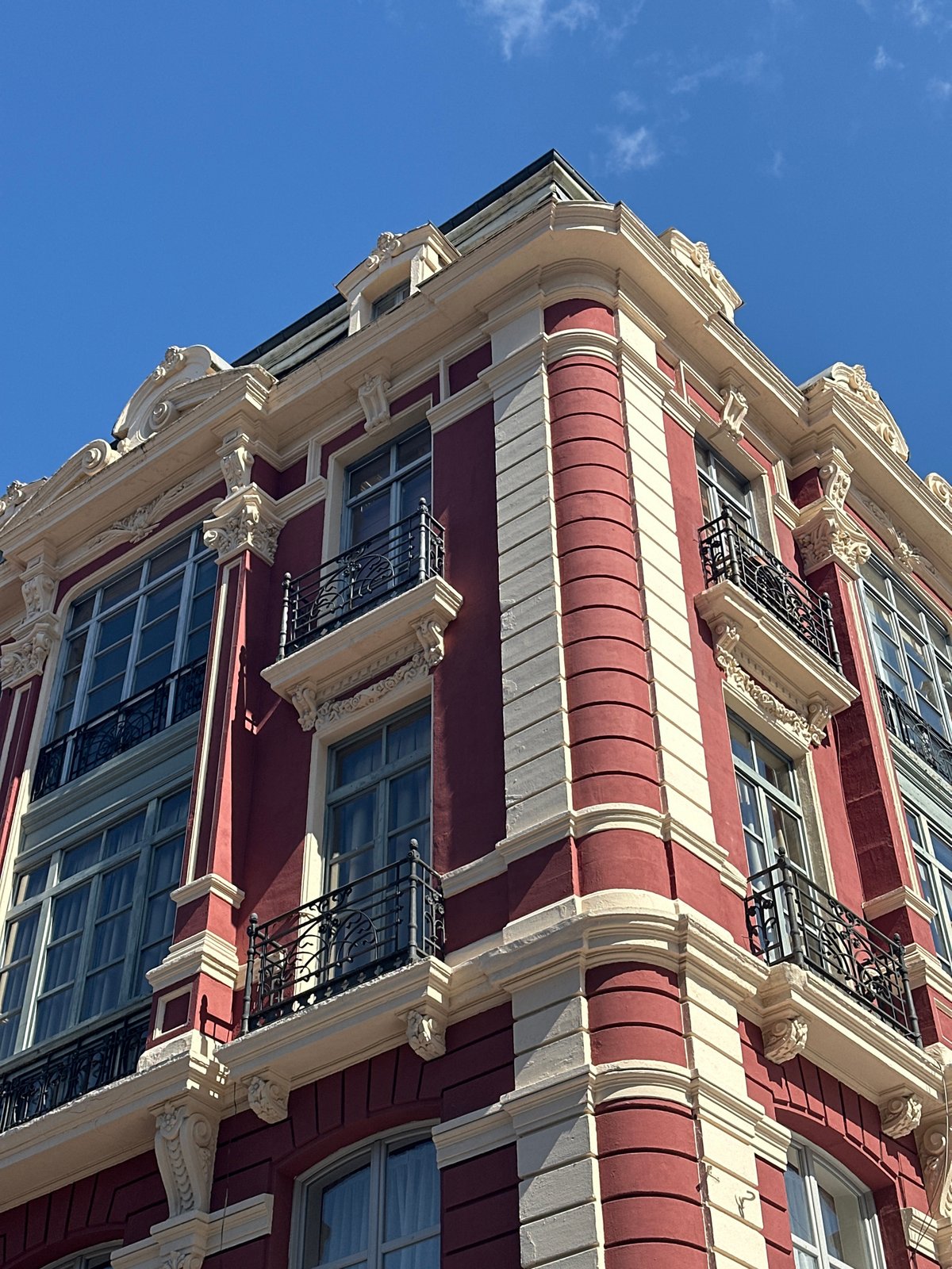 Ornate architecture documented in sunny Oviedo street scenes