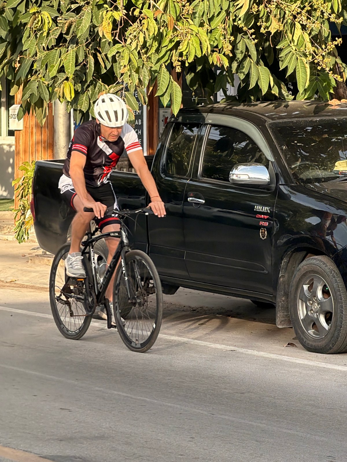Quiet morning snapshots from Ko Samui — food, flight, and streets