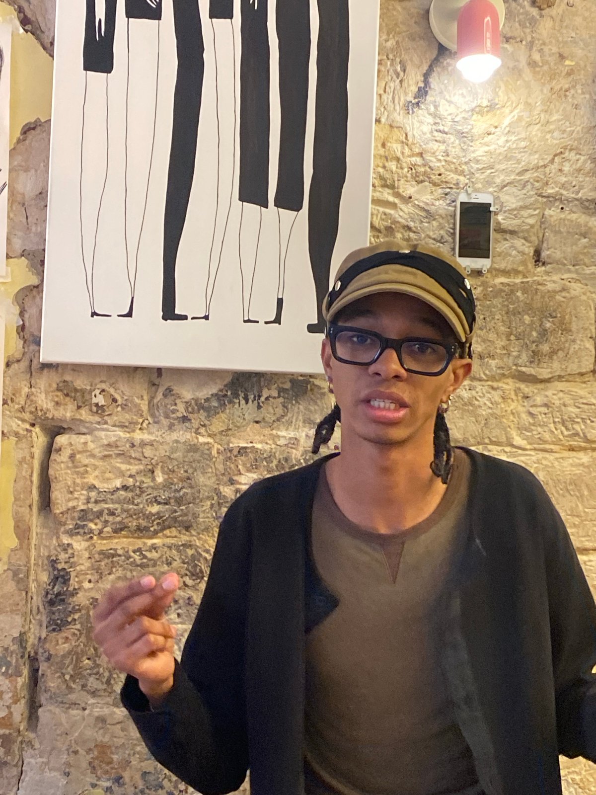Parisians observed in cafes, galleries during afternoon hours