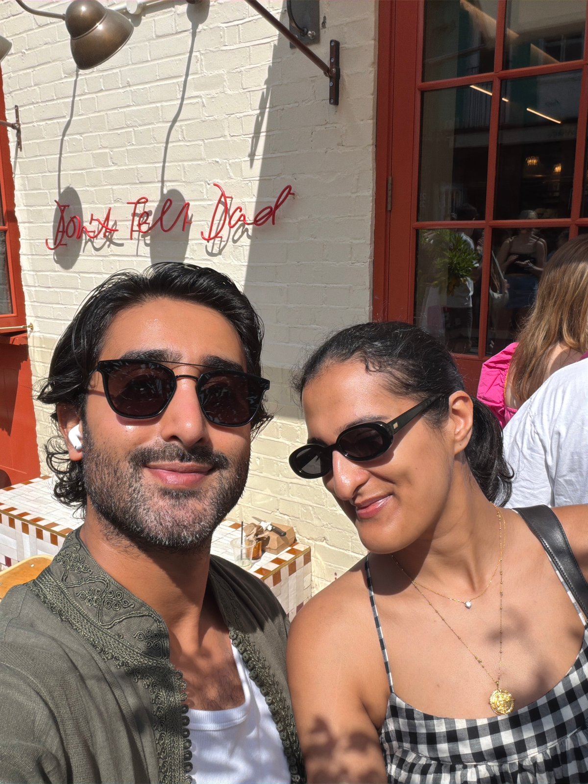 Summer morning wander through North London streets and a bakery stop