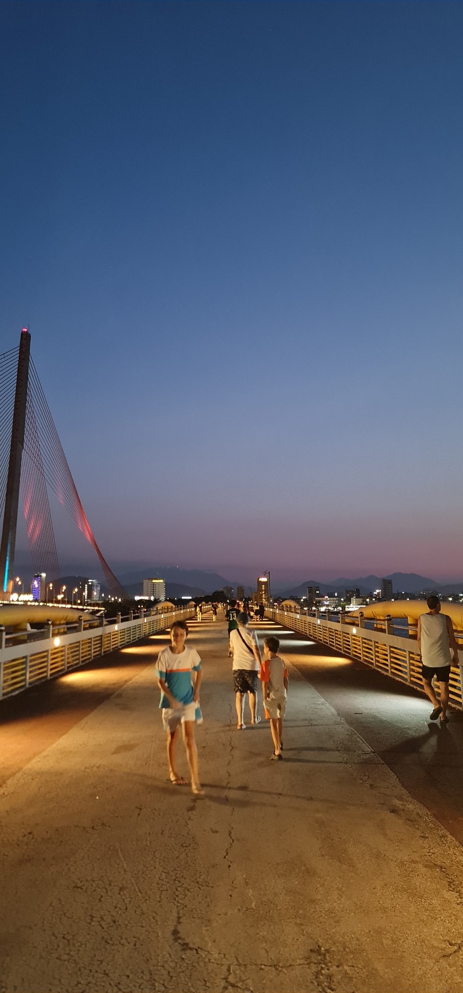 Twilight scenes captured from Đà Nẵng bridge overlook