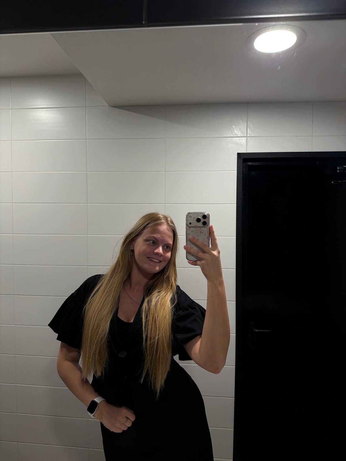 Woman takes bathroom selfies in Izhevsk, Russia