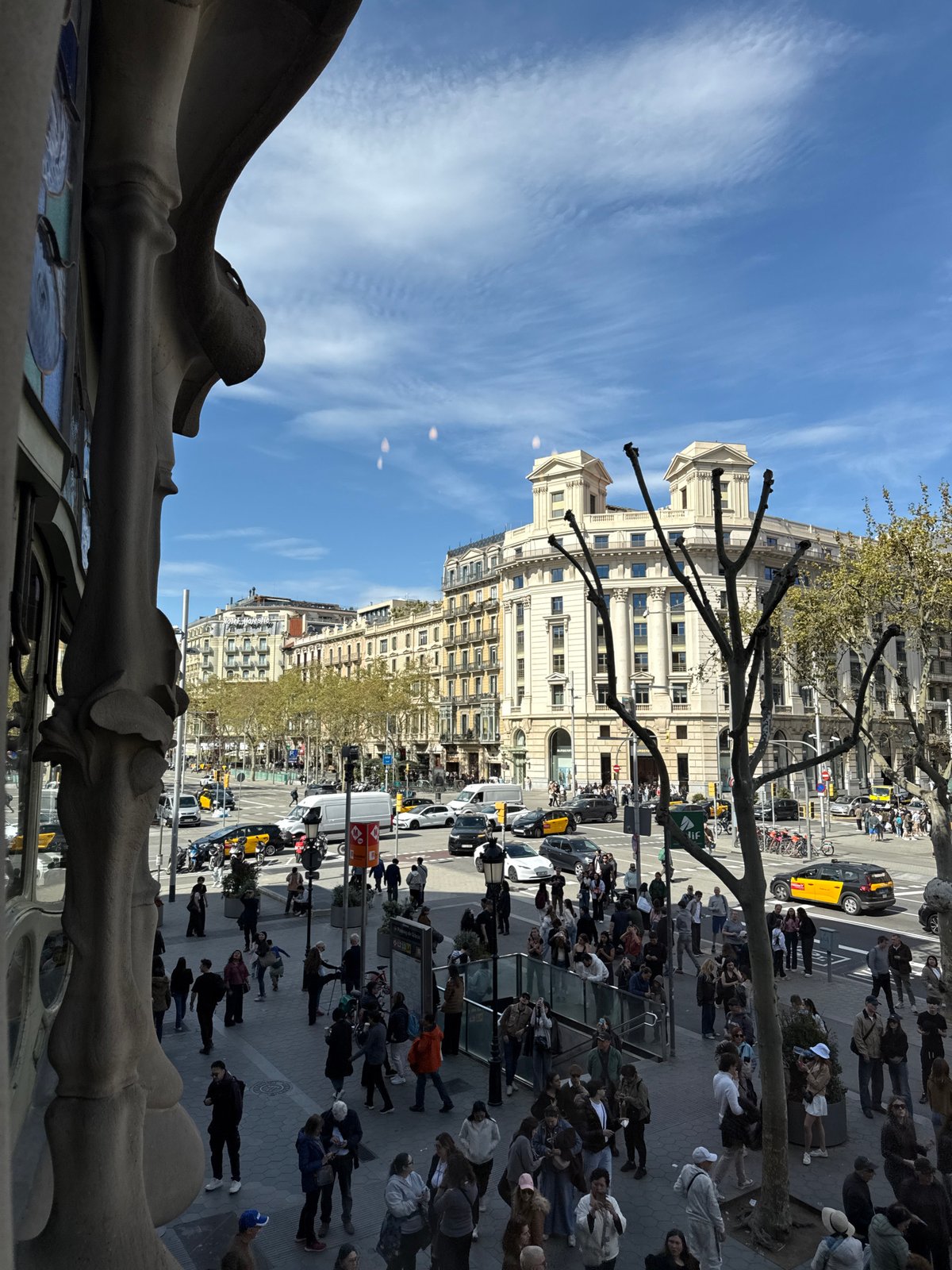 Tourist explores Gaudí landmarks in Barcelona afternoon