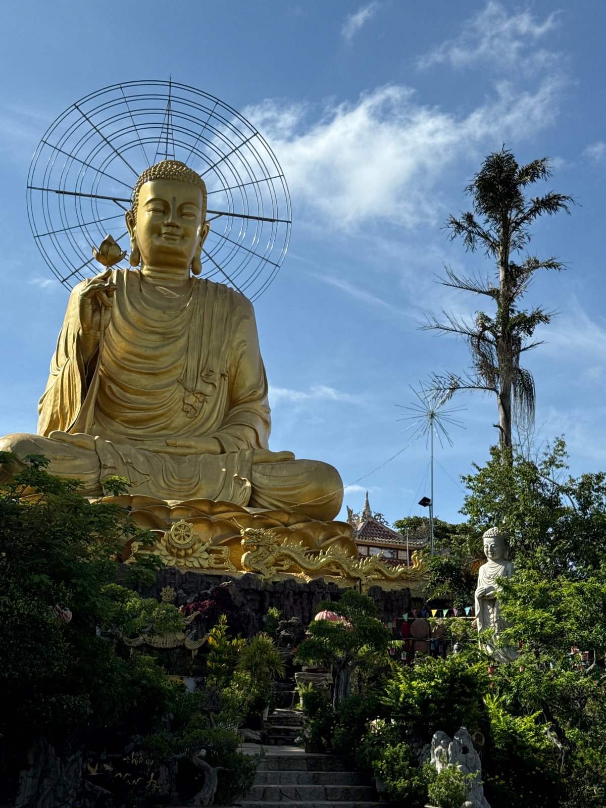 Temple visit documented in Đà Lạt featuring golden Buddha statue