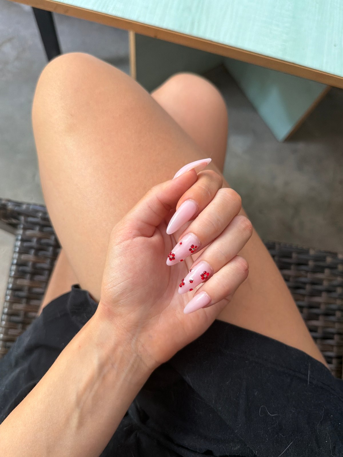 Lazy morning in Prosena: cat naps, cute nails, baby chicks