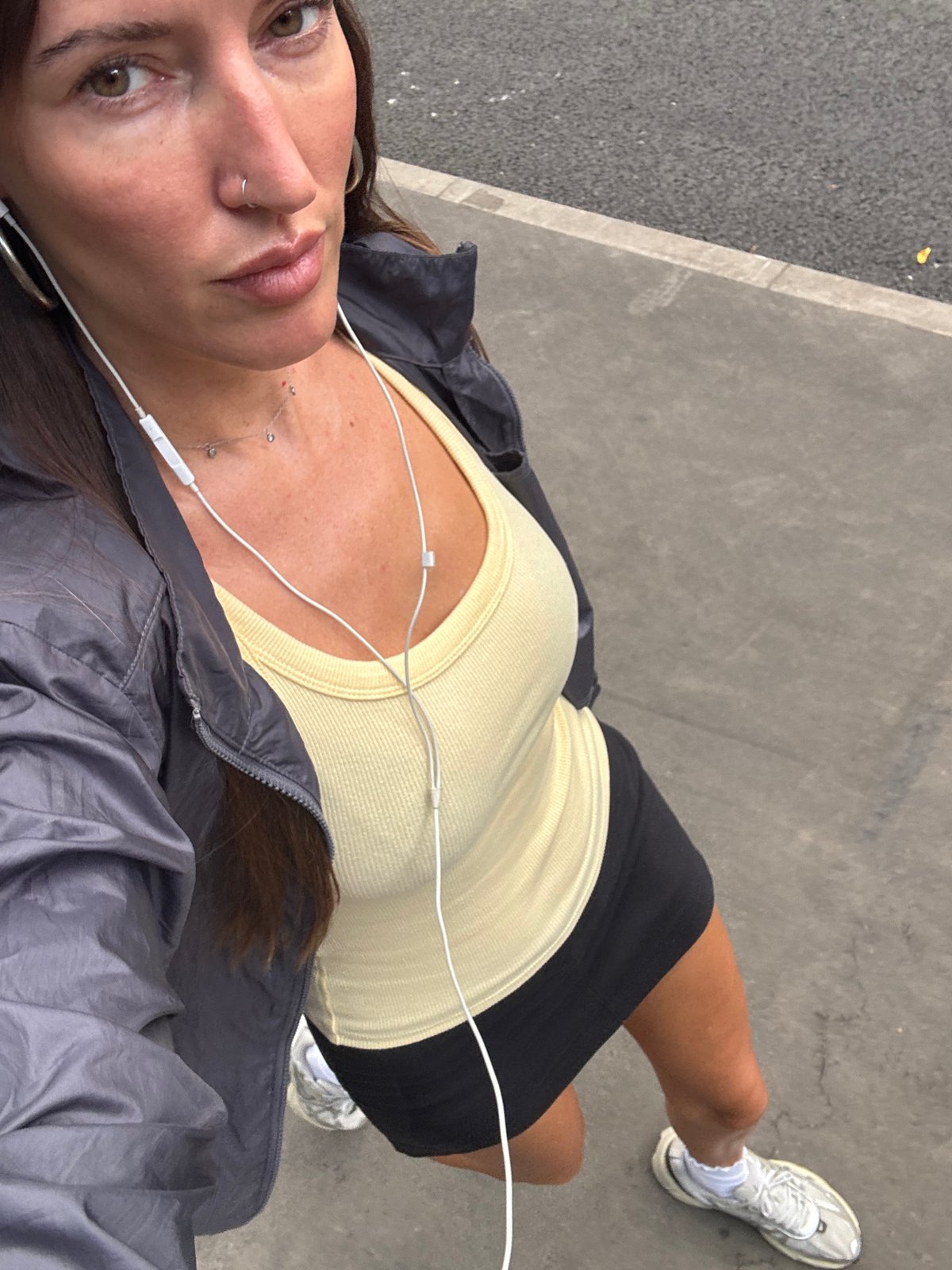 Moscow morning: sidewalk and elevator selfies in yellow and black
