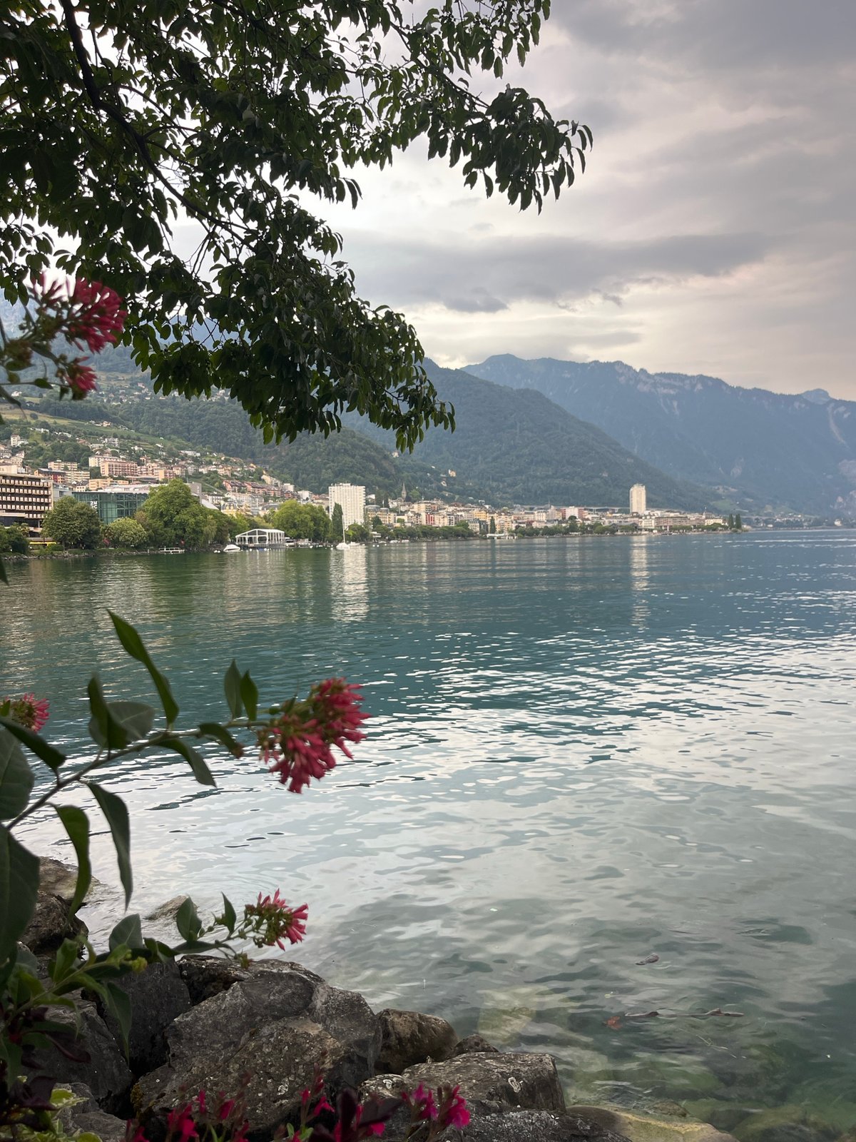 Afternoon along the Montreux lakefront, plaques and alpine views