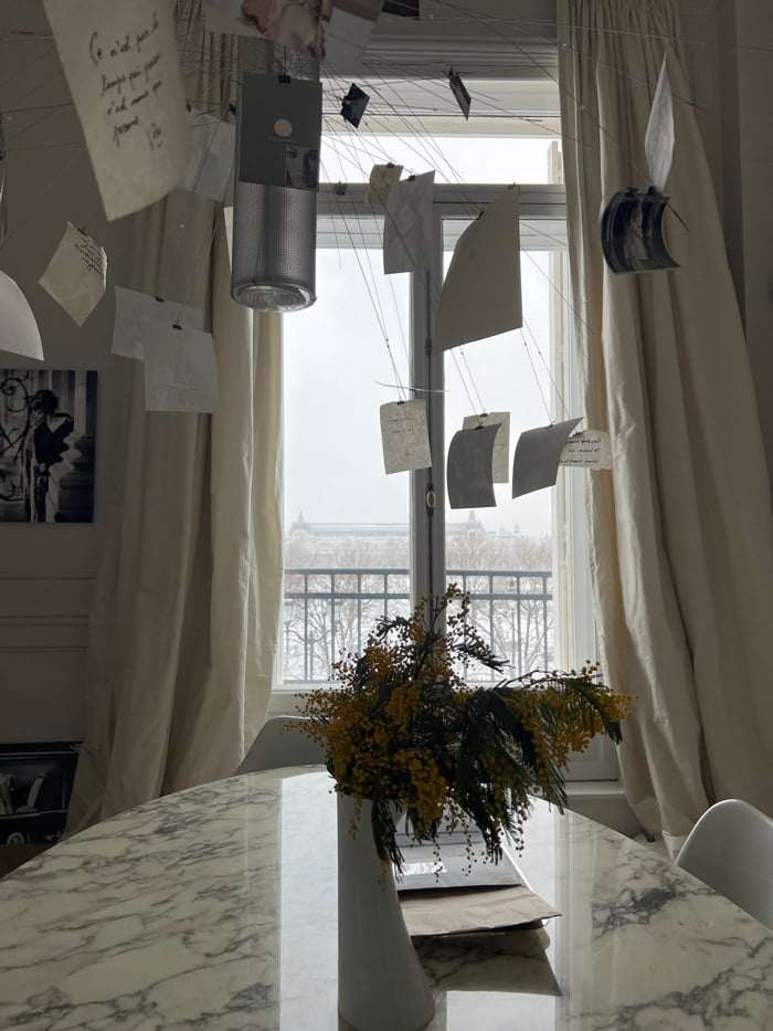 Woman documents snowy morning in central Paris neighborhoods