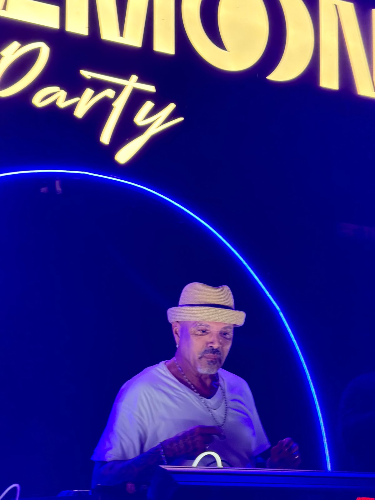 Outdoor FULLMOON Party draws crowds to Montenegro waterfront venues