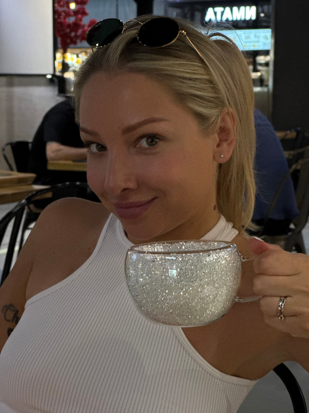 Moscow cafe captures morning social media moments and operations