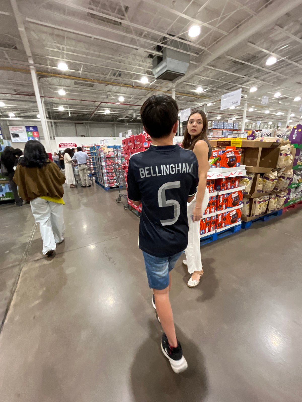 Late night warehouse store visit documented in Puebla