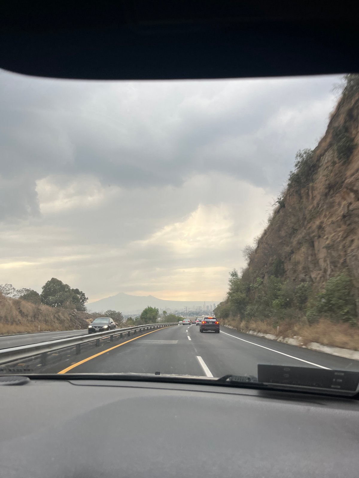 Driver encounters traffic jam on Santa Clara Ocoyucan highway