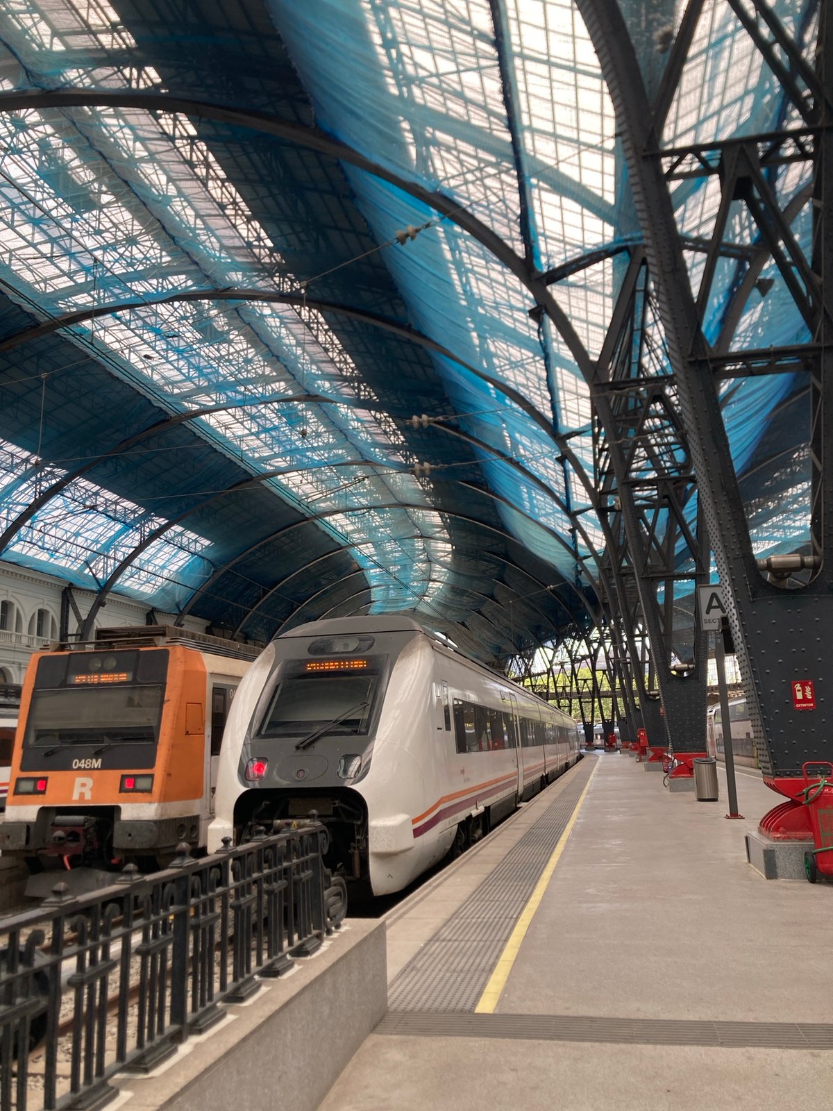 Barcelona train station tour captures platforms, architecture, street art