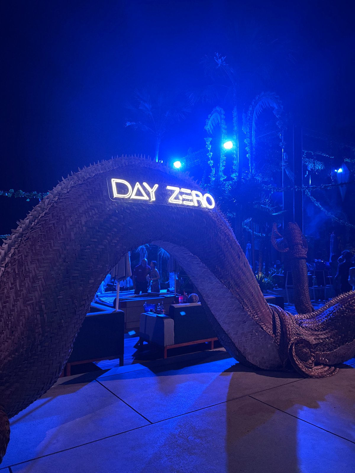 Woven sculpture installation draws crowds in Kuta Selatan evening