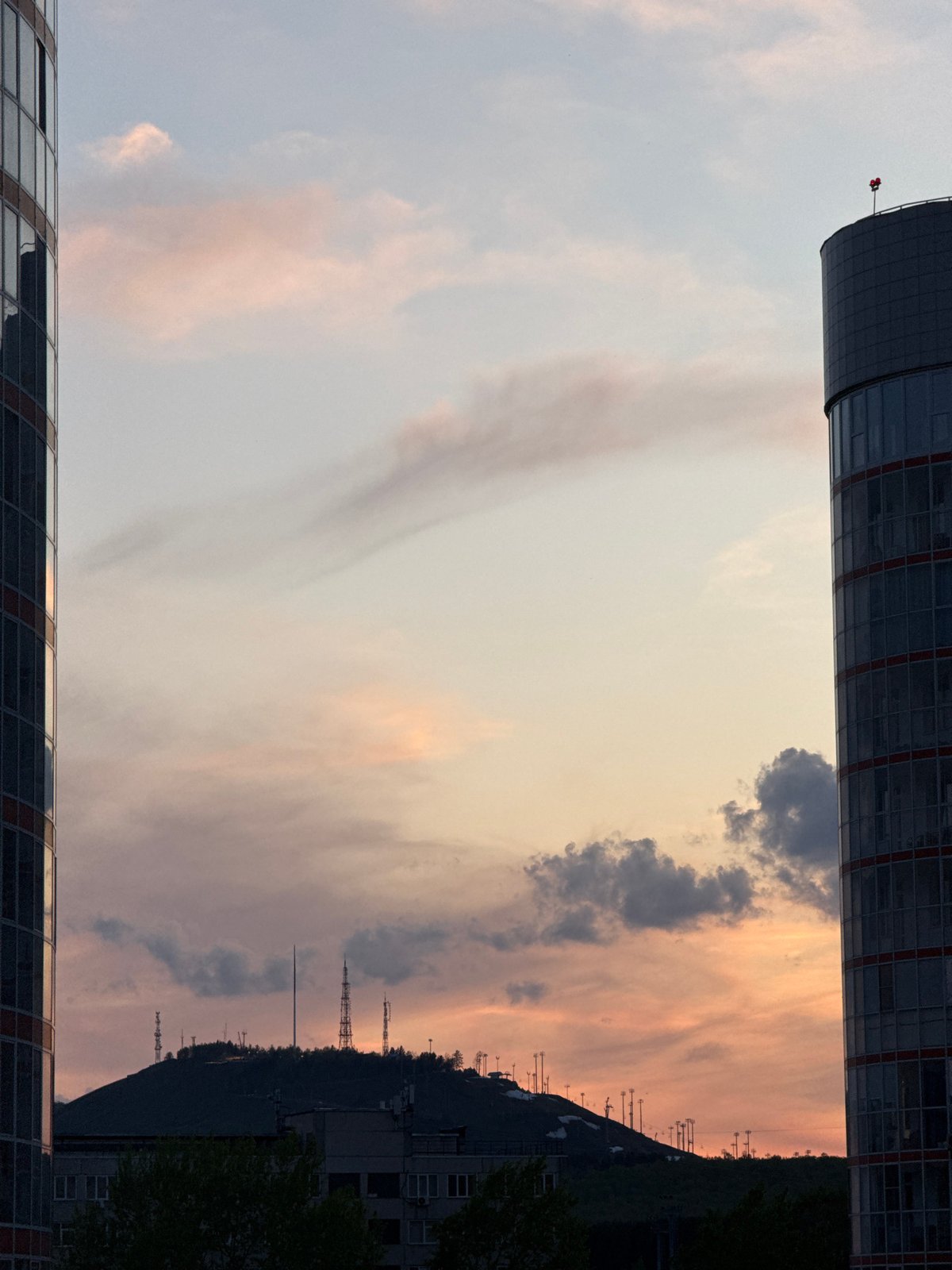 Krasnoyarsk resident captures everyday city life, indoor moments