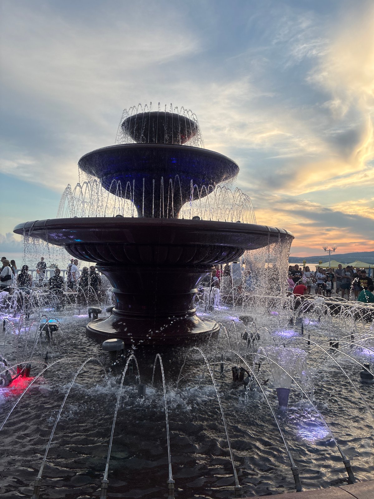 Street performances and music draw crowds at waterfront plaza